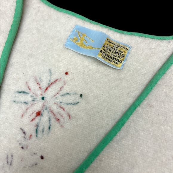 Vintage Inuit handcrafted wool vest - Picture 4 of 6